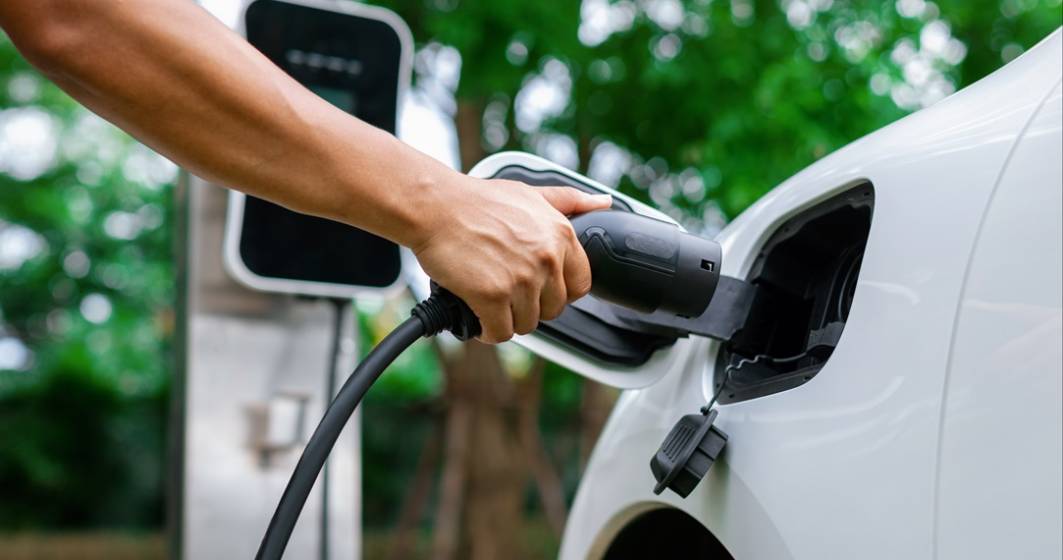 Imagine pentru articolul: Un nou semnal negativ pentru mașinile electrice: Hertz Global își vinde zeci de mii de electrice din portofoliu și optează pentru mașini pe benzină