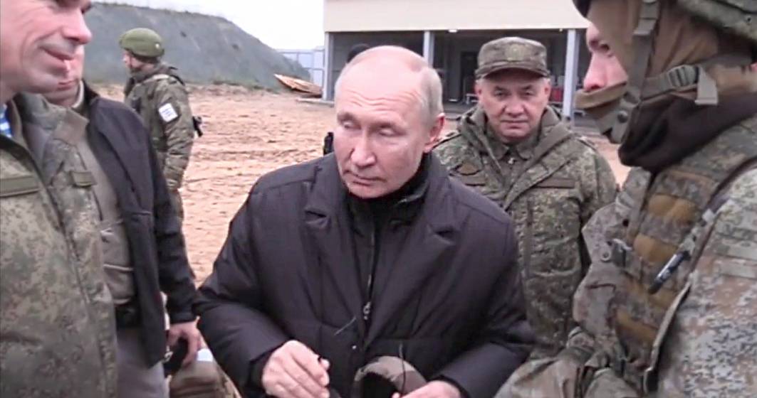 Imagine pentru articolul: VIDEO - Putin, cu pușca pe poligon, pentru a demonstra că soldații nu sunt trimiși pe front cu arme defecte