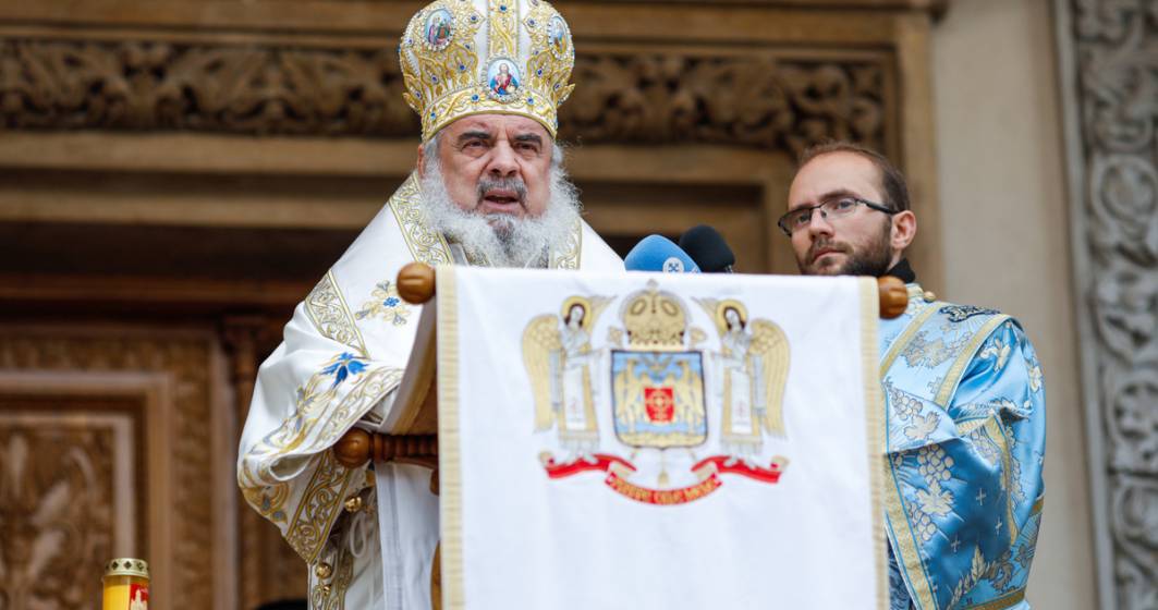 Imagine pentru articolul: Patriarhul Daniel, decorat de Iohannis cu "Steaua României" în grad de Colan