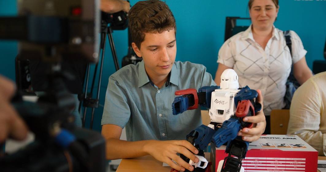 Imagine pentru articolul: Un liceu din Capitala a fost dotat cu roboti si imprimante 3D. Investitia a depasit 200.000 de lei