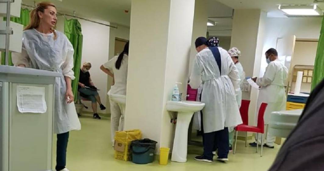 Imagine pentru articolul: Imagini revoltătoare. Asistentă medicală de la UPU Craiova, fără mască în spital