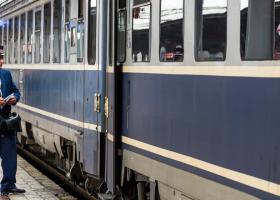 Imagine: Cu trenul la moaște: CFR suplimentează numărul garniturilor care merg la Iași