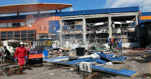 Imagine pentru articolul: FOTO  Explozie la Dedeman Botoșani: Persoanele rănite sunt duse la spital