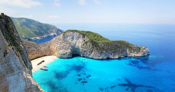 Imagine pentru articolul: FOTO | Românii le iubesc: Top 10 cele mai frumoase insule din Grecia. Unde...
