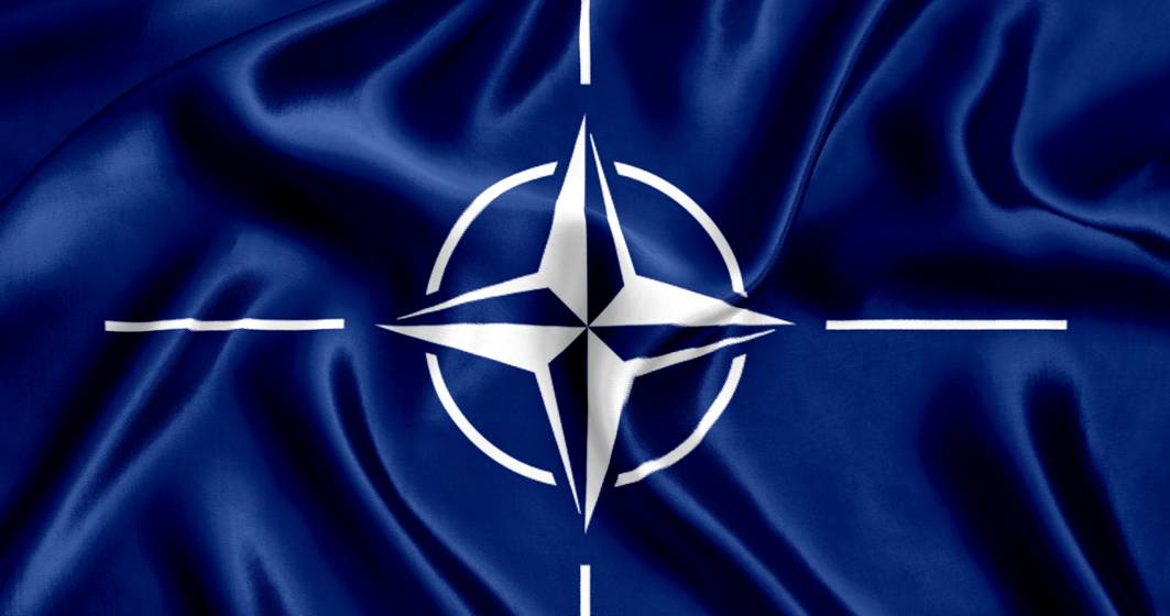 Imagine pentru articolul: 2004, Romania adera oficial la Alianta Nord-Atlantica (NATO)