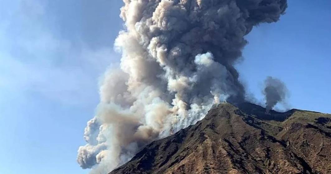 Imagine pentru articolul: Vulcanul Etna a erupt din nou. Aeroportul din Catania a fost închis