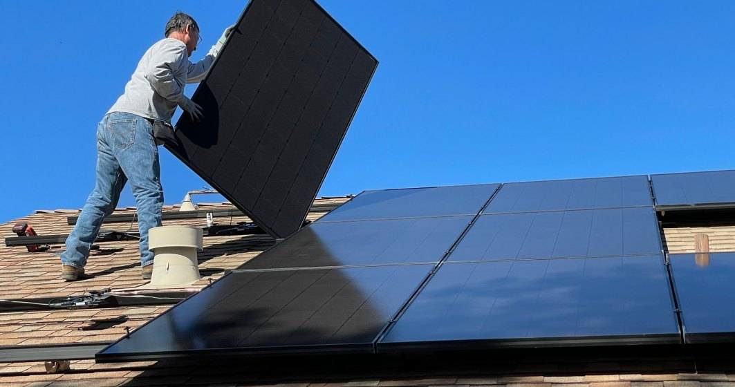 Imagine pentru articolul: Universitatea Stanford a dezvoltat panouri solare care pot genera electricitate noaptea
