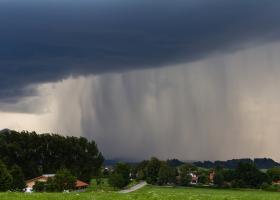 Imagine: O nouă atenționare ANM: ploi, vânt și grindină. Care sunt județele afectate