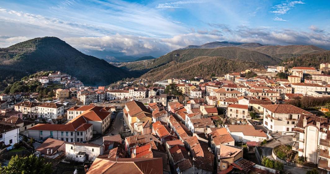 Imagine pentru articolul: O localitate din Sardinia oferă case cu o chirie lunară de un euro pentru nomazii digitali care vor să vină să lucreze de acolo