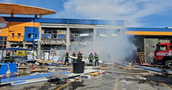 Imagine pentru articolul: BREAKING | Explozie puternică și incendiu la un magazin Dedeman