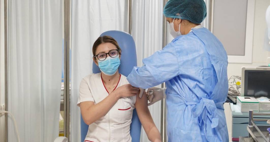 Imagine pentru articolul: A fost vaccinat primul român împotriva COVID: Mihaela Anghel, asistentă la Institutul „Matei Balș”