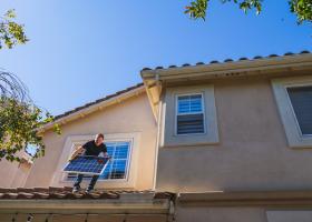 Imagine: Majoritatea românilor care stau la casă și-ar pune panouri solare. Cum poți...