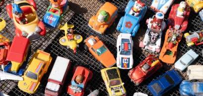 Containere pline cu jucării fake din China, blocate în portul Constanța