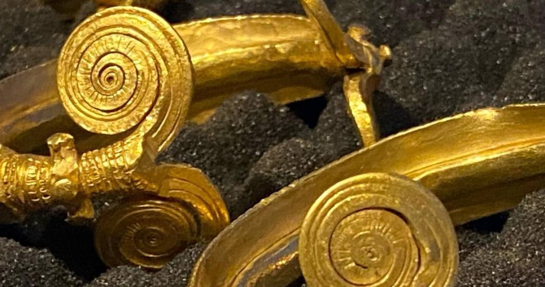 Imagine pentru articolul: Trei brățări preistorice de aur dezgropate în România au fost confiscate de la o licitație din Monte Carlo și au revenit în țară