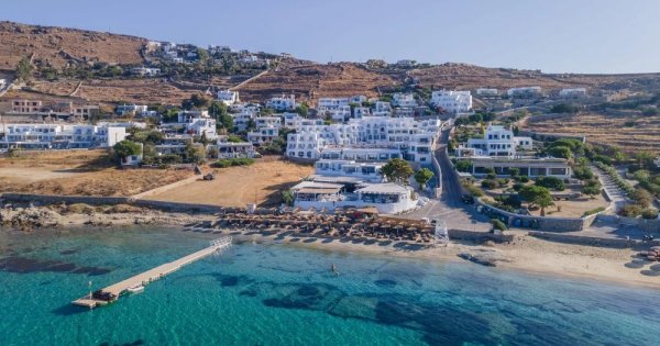 Imagine pentru articolul: TOP resorturi de lux în Grecia pentru o vacanță cu familia: hoteluri care...