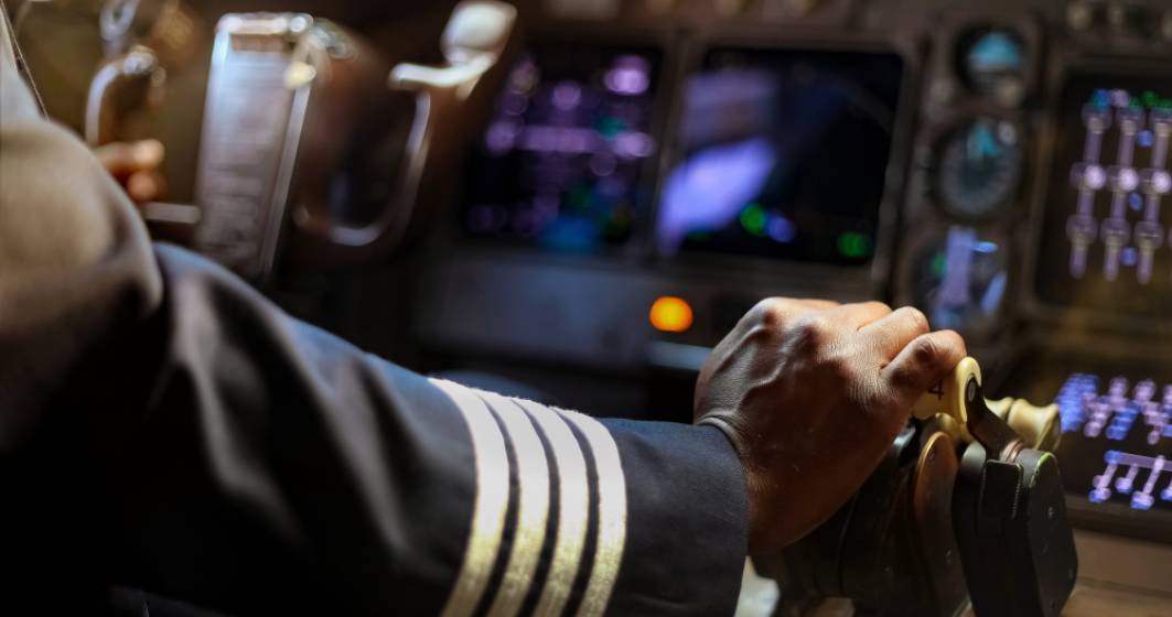 Imagine pentru articolul: Un pilot al United Airlines a vrut să zboare beat peste Atlantic și a fost reținut de poliția franceză