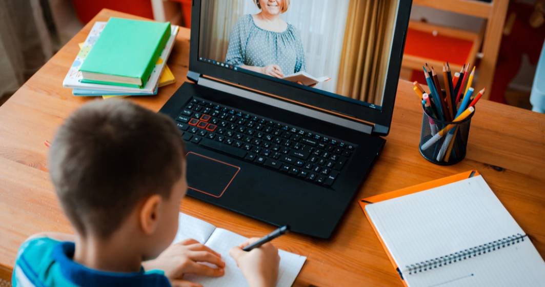Imagine pentru articolul: Ce poți face dacă trebuie să stai acasă cu copiii din cauza școlii online pentru a primi ajutor de la stat
