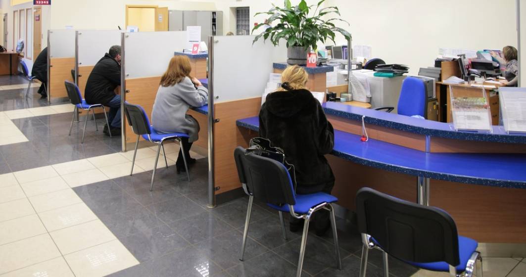 Imagine pentru articolul: Studiu: Românii preferă în continuare să meargă la ghișeul băncii, chiar dacă pandemia i-a învățat să folosească internetul