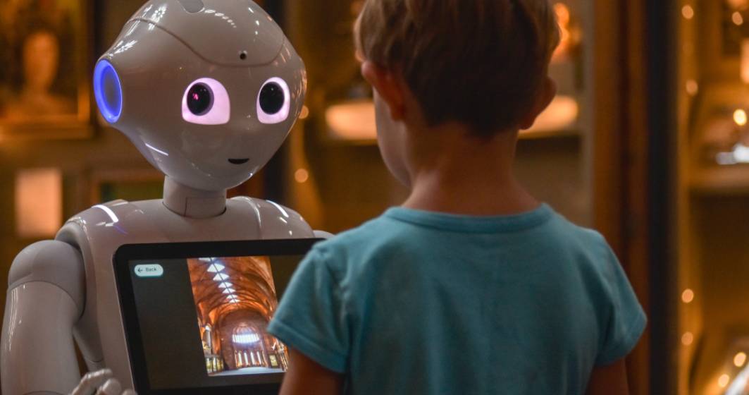 Imagine pentru articolul: Muzeul Satului și-a angajat robot pe post de ghid: acesta va conduce vizitatorii în Casa de romi