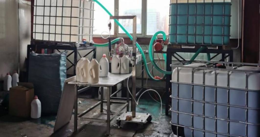 Imagine pentru articolul: Fabrică ilegală de detergent premium contrafăcut, descoperită în Mureș