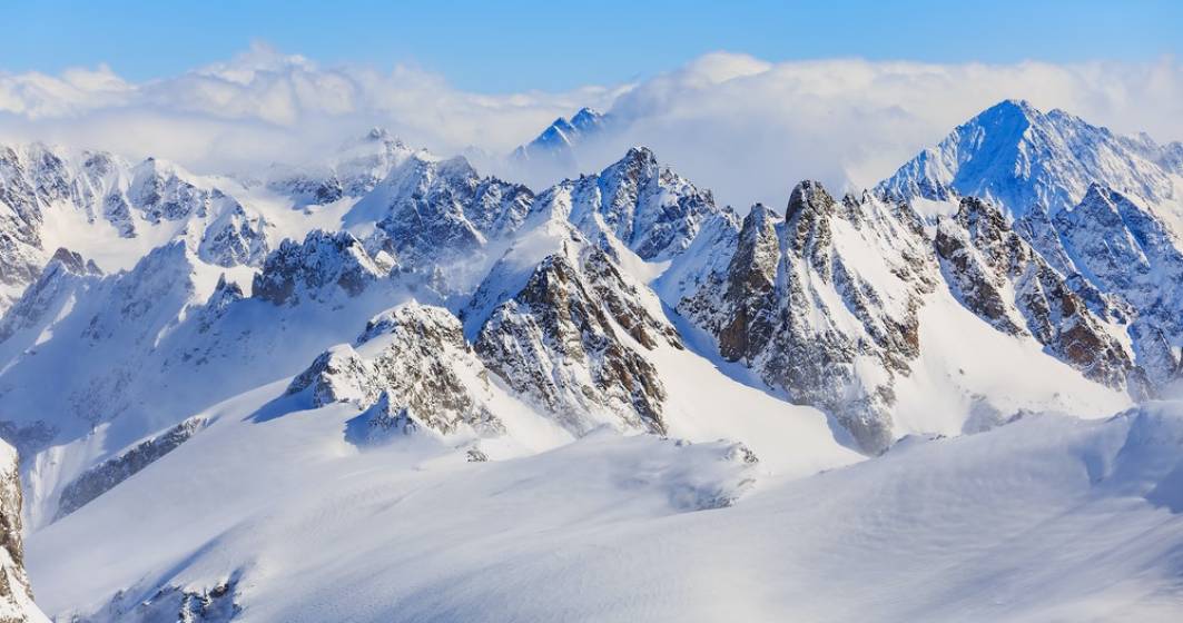 Imagine pentru articolul: O avalanşă a ucis trei persoane într-o staţiune de schi din Rusia