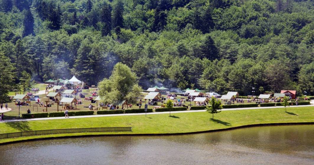 Imagine pentru articolul: Lacul Noua si Pietrele lui Solomon din Brasov, reamenajate ca locuri de picnic si relaxare