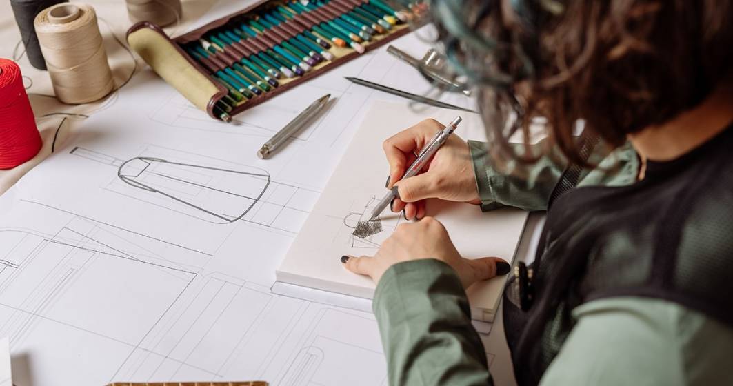 Imagine pentru articolul: Producatorul de genti pictate Lyria a lansat o linie de ateliere couture pentru realizarea propriilor produse fashion
