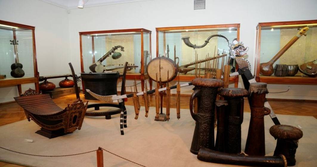 Imagine pentru articolul: Tara unde vizita biroul lui Hitler sau singurul muzeu de instrumente muzicale din Europa