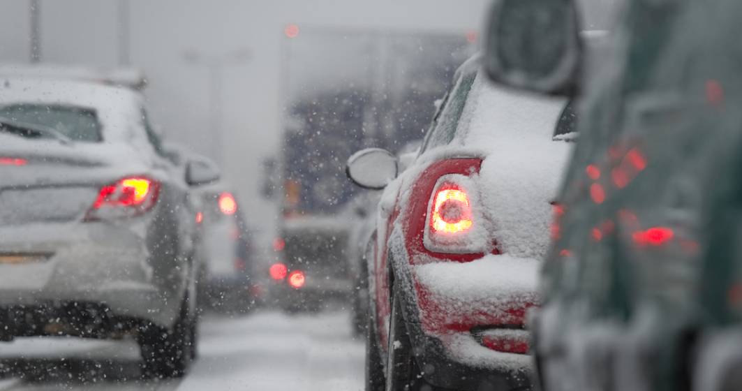 Imagine pentru articolul: Iarna lovește România în plin: Drumuri și porturi paralizate de vremea rea