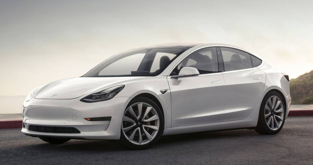 Imagine pentru articolul: Tesla a livrat primele 30 de masini electrice Model 3