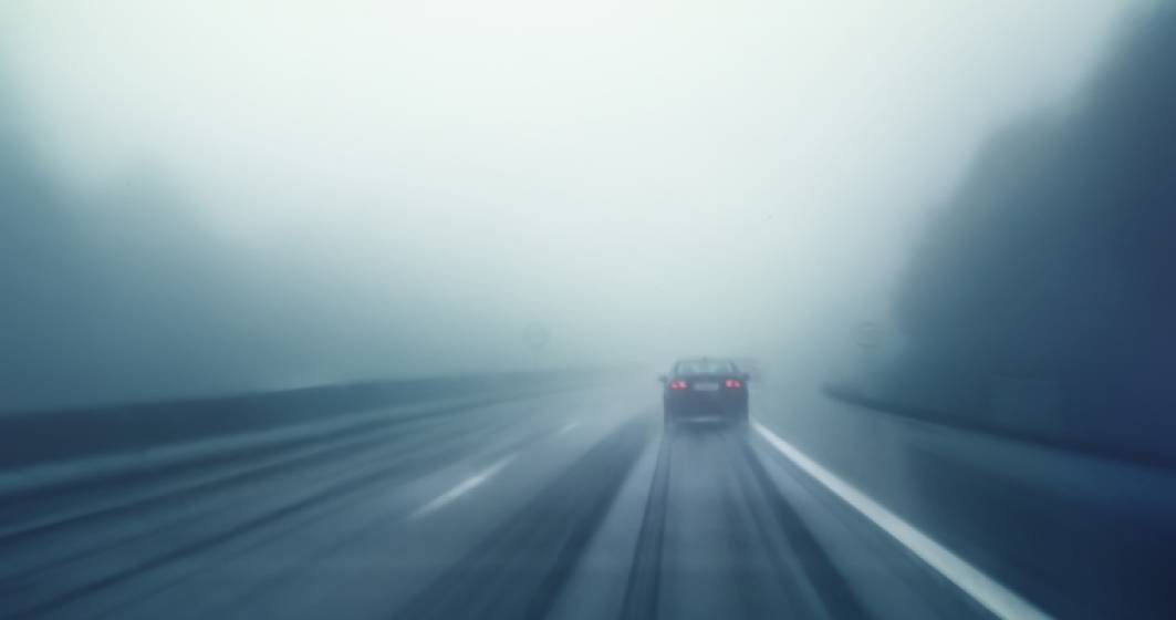 Imagine pentru articolul: Cod galben de ceata in cinci judete. Vizibilitatea este redusa pe autostrazile A2 si A1, dar si pe alte drumuri din sud