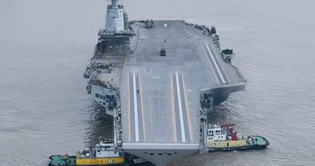 Imagine pentru articolul: Cum arată Fujian, cel mai nou portavion chinez. Deși nu are propulsie nucleară, este singurul cu catapulte electromagnetice în afară de cele americane