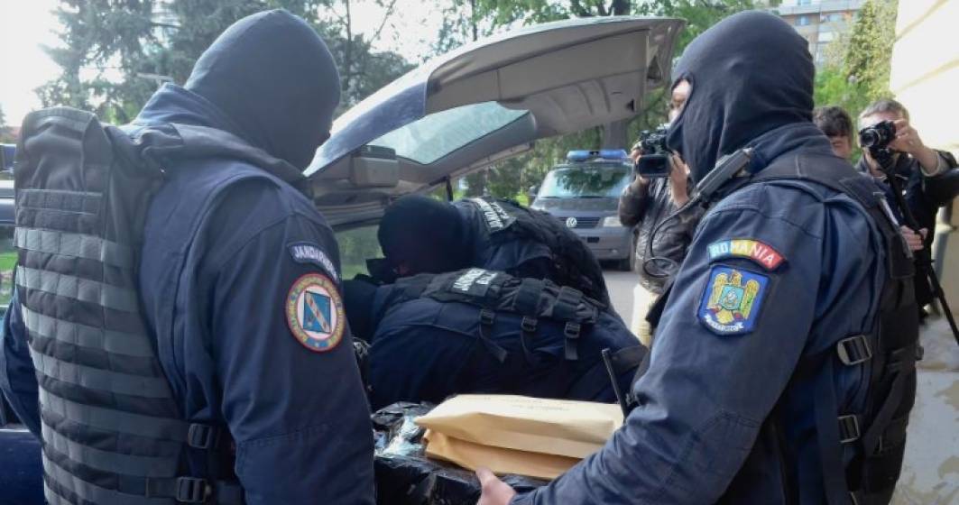 Imagine pentru articolul: Politia: 140 perchezitii la grupari de crima organizata, unde au fost confiscate 33 kilograme de cannabis, arme si munitii