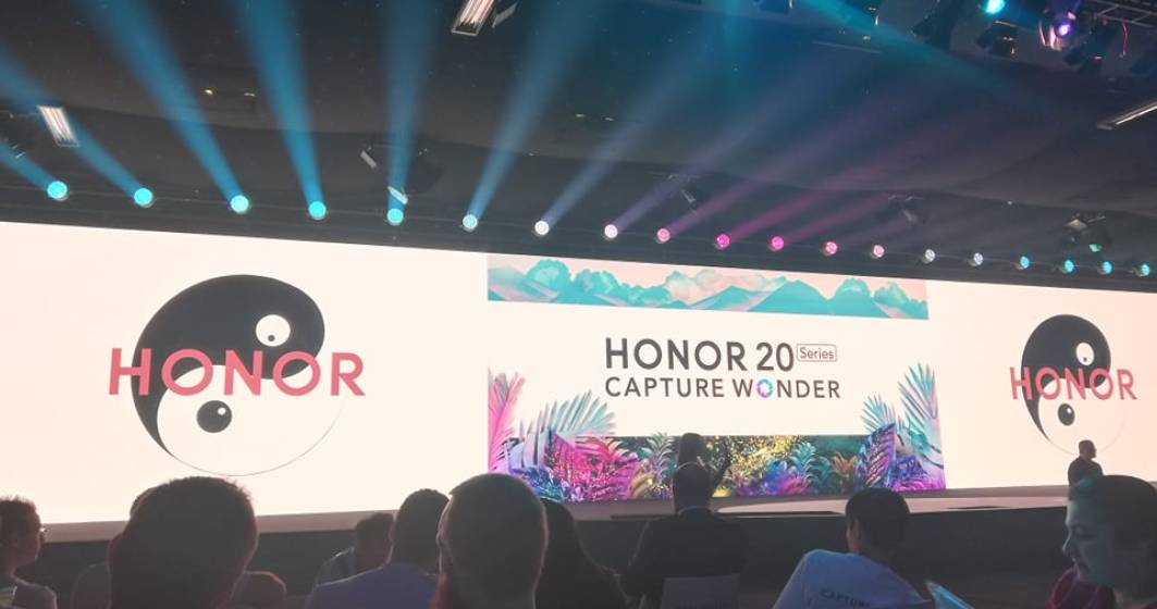 Imagine pentru articolul: Honor, brand lansat de Huawei, si-a prezentat prima serie de smartphone-uri: ce preturi vor avea