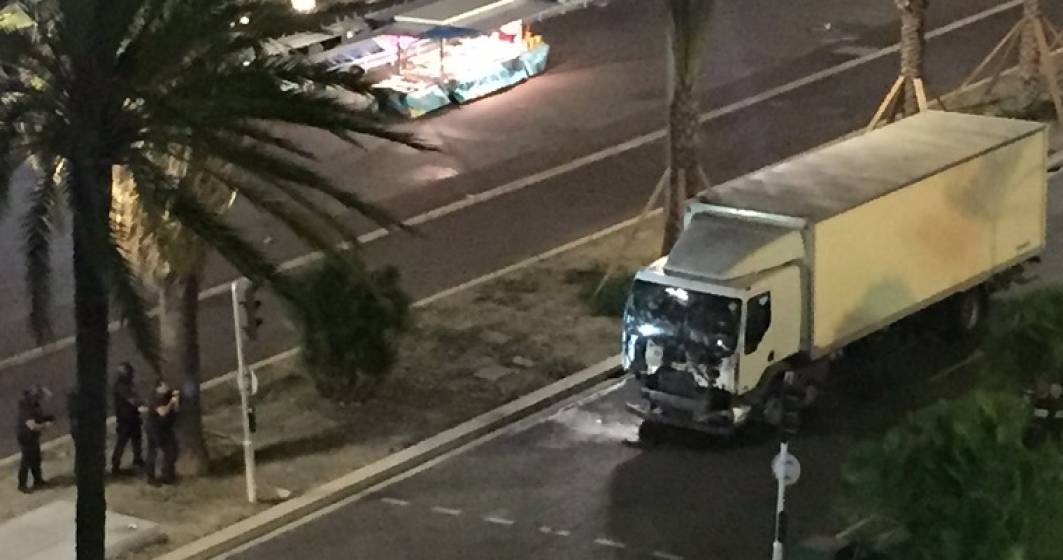 Imagine pentru articolul: Video  Camionul din Nisa trece prin multime inainte de a fi oprit de catre politie
