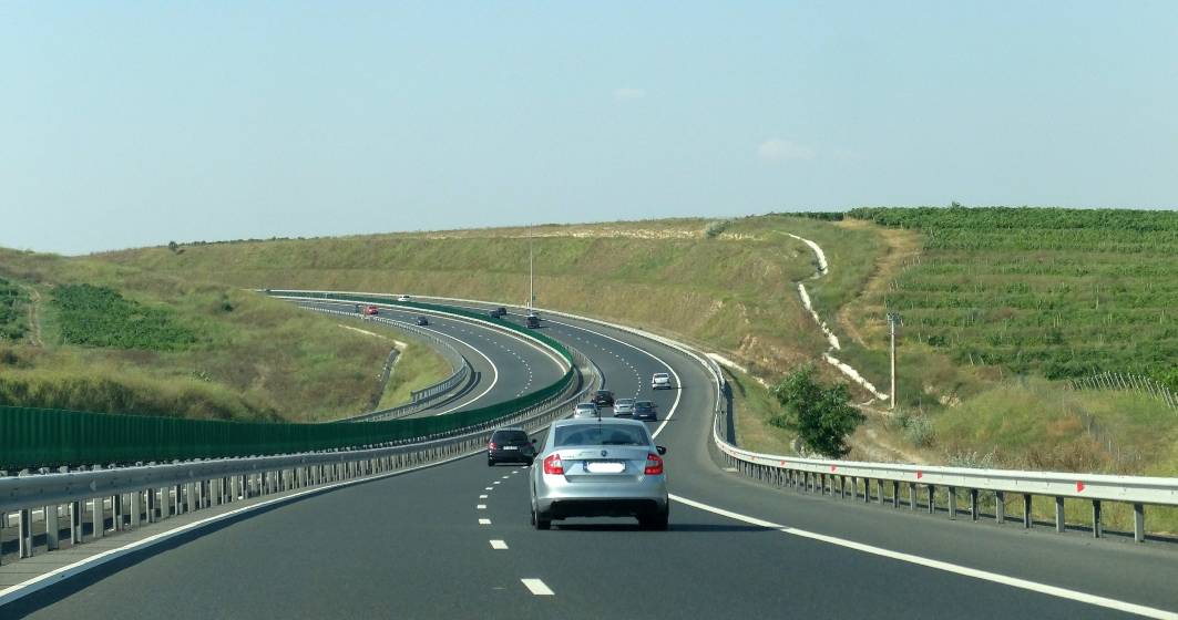 Imagine pentru articolul: Circulatia rutiera pe Autostrada Soarelui, catre litoral, blocata in urma unei tamponari intre 4 autoturisme, arata Infotrafic