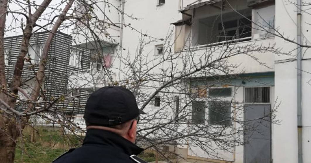 Imagine pentru articolul: Un balcon al unui bloc din Vaslui s-a prăbușit