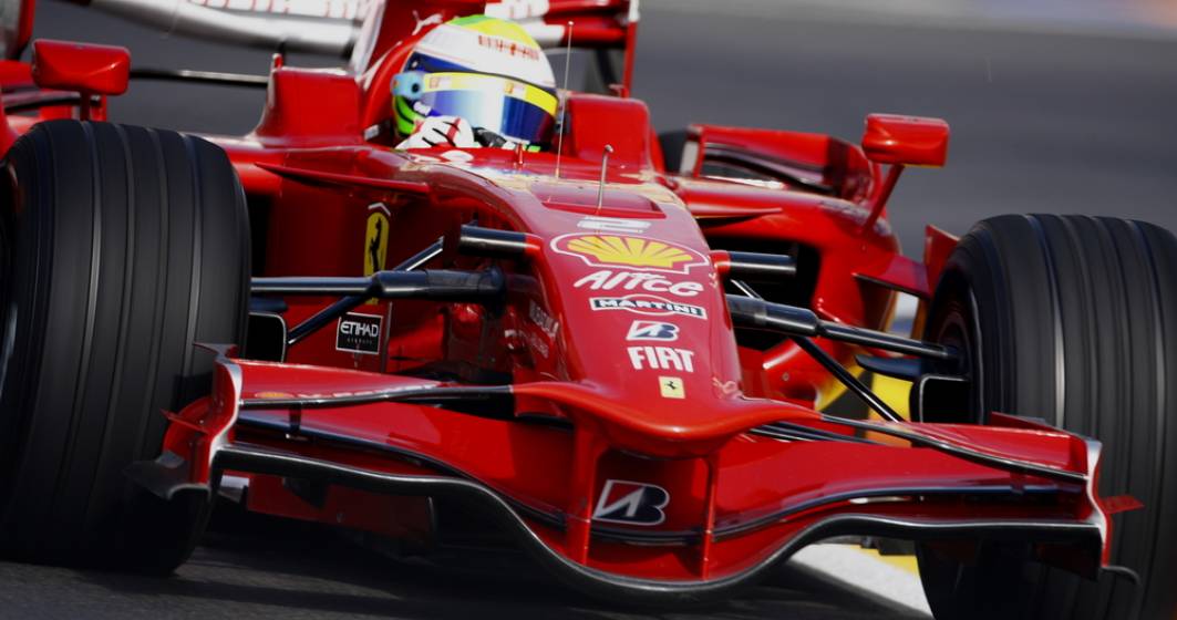 Imagine pentru articolul: Premieră în F1: Cum și-ar putea pierde un titlu mondial fostul campion Lewis Hamilton