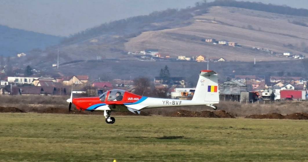 Imagine pentru articolul: O bucată de tablă cât capota unei maşini s-a desprins dintr-un avion în zbor, în județul Mureș
