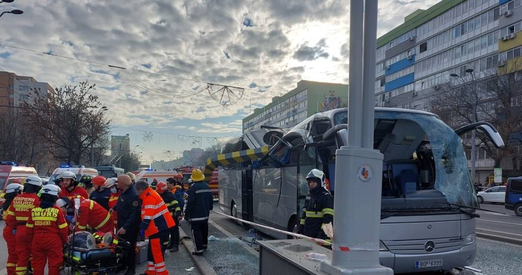 Imagine pentru articolul: Accident cu un autocar lângă Pasajul Unirii