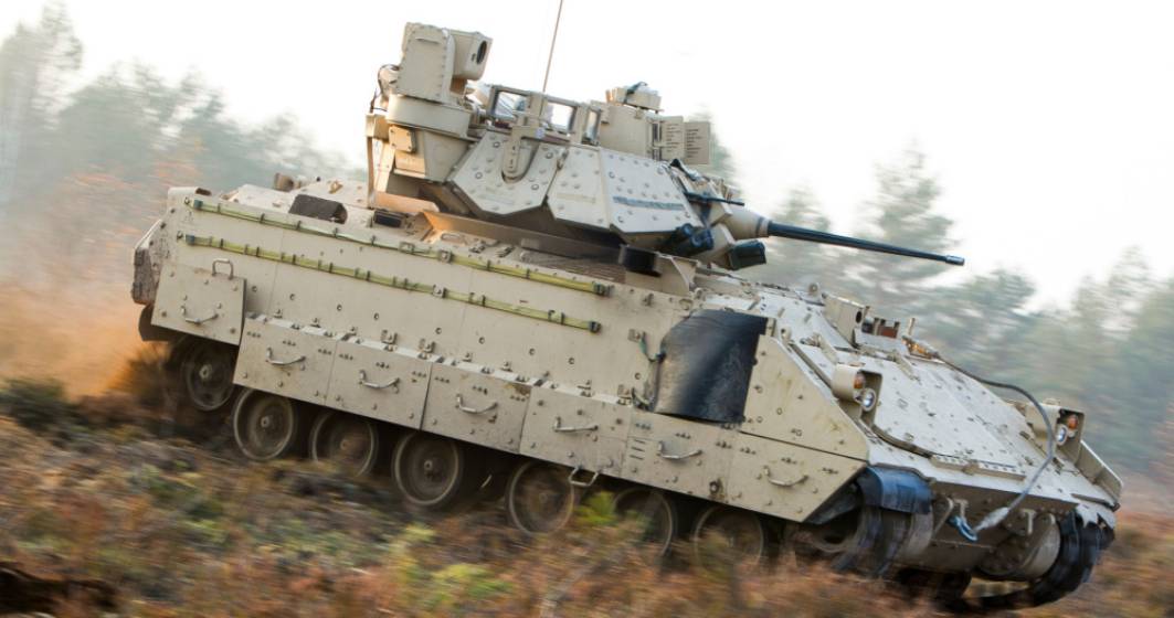 Imagine pentru articolul: Pentagonul ia în considerare trimiterea de vehicule blindate Bradley în Ucraina