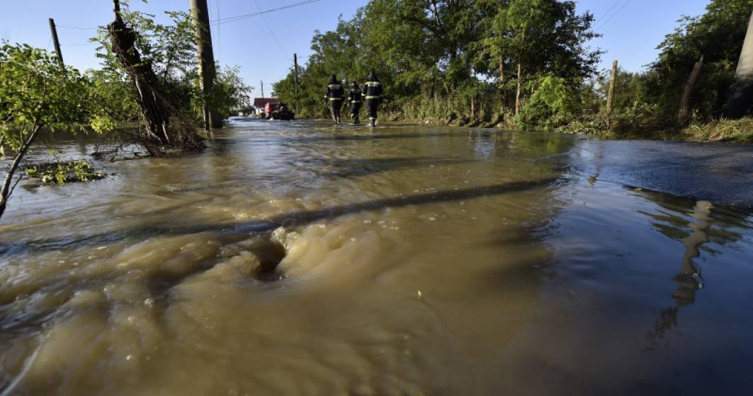 Imagine pentru articolul: Ploile torentiale au pus stapanire pe Romania: Inundatiile au afectat 159 de localitati din 28 de judete si municipiul Bucuresti