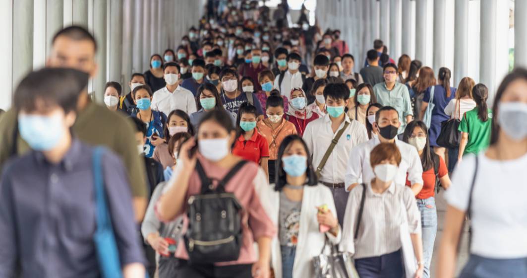 Imagine pentru articolul: OMS: Pandemia s-ar putea agrava în lunile de iarnă. Tinerii trebuie să găsească soluții pentru o socializare în siguranță