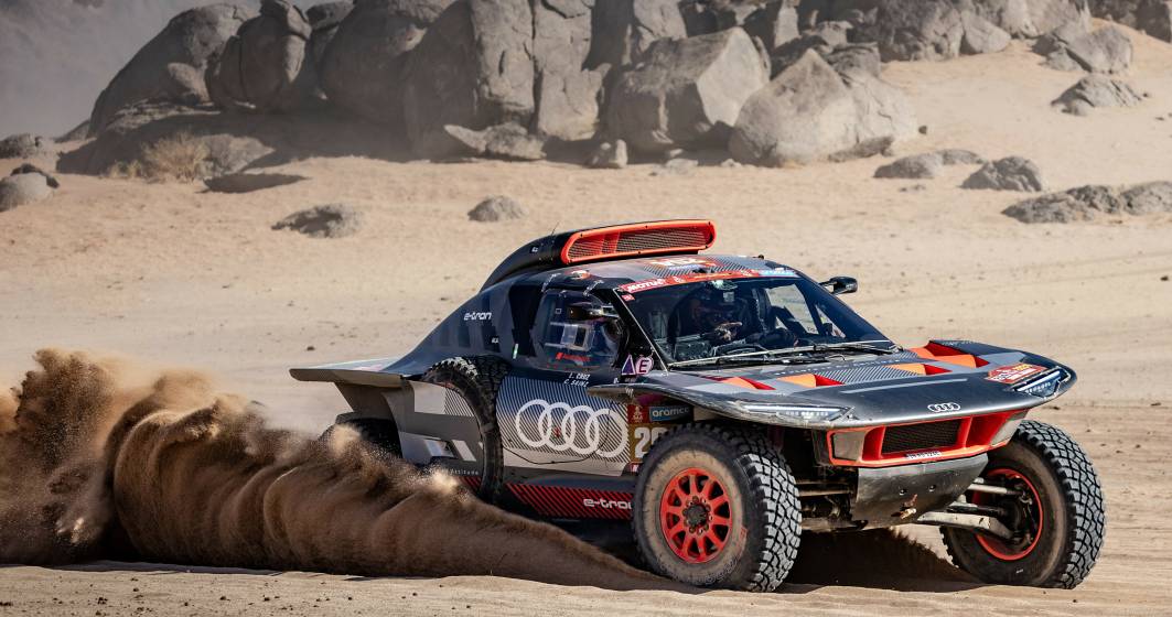 Imagine pentru articolul: Audi scrie istorie la Dakar: Carlos Sainz reușește prima victorie a unui vehicul electrificat în celebrul raliu