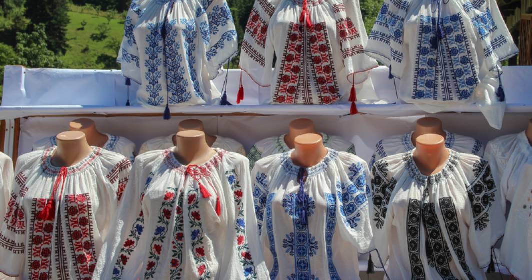 Imagine pentru articolul: Zeci de camasi romanesti din muzeele lumii, reconstituite intr-o expozitie la Muzeul Taranului
