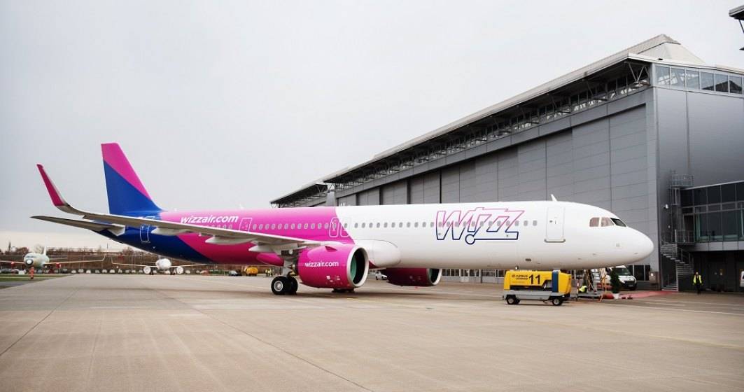 Imagine pentru articolul: Pasagerii unei curse Wizz Air de sambata, debarcati pe tobogane din cauza unui incendiu in spatele aeronavei