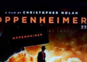 Imagine: Oppenheimer. Filmul lui Christopher Nolan reușește o performanță greu de...