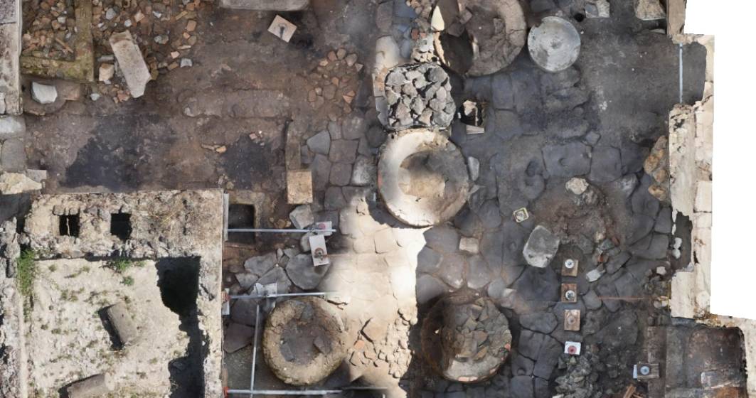 Imagine pentru articolul: Noi descoperiri în Pompei: arheologii au dat peste o ”brutărie - închisoare„