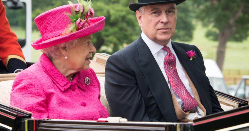 Imagine pentru articolul: Regina Elisabeta a II-a sărbătoreşte ieşirea din izolare printr-o plimbare cu calul