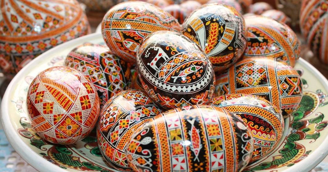 Imagine pentru articolul: Cum arată cu adevărat Paștele în Bucovina: Biserica, Balul Gospodarilor și ouăle încondeiate